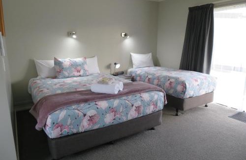 Springlands Hotel | Commodore Court Motel