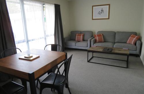 Springlands Hotel | Commodore Court Motel