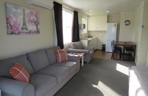 Springlands Hotel | Commodore Court Motel