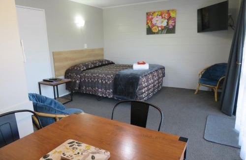 Springlands Hotel | Commodore Court Motel