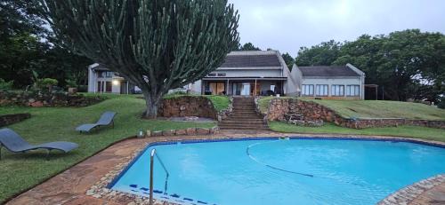 Waterfall Cabin | Communal Cottage Rooms
