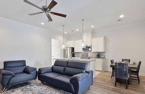 Highlands - Perkins House | 💜💛 Community Pool- Everything You Need Near LSU By Poree Homes
