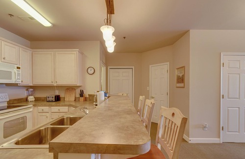 Huddleston Condo | Community Pools & Beach: Smith Mountain Lake Condo
