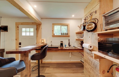 Hillsgrove Cottage | Community Rec Center: Outdoor Haven in Hillsgrove!