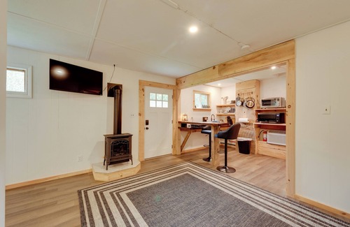 Hillsgrove Cottage | Community Rec Center: Outdoor Haven in Hillsgrove!