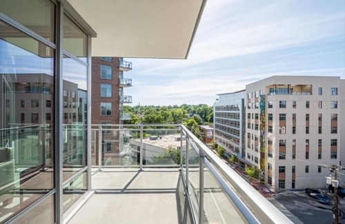 Woodmont Triangle Apartment | Commuter-friendly | Gym+ Free Wifi | near Bethesda Chevy Chase | by GLS