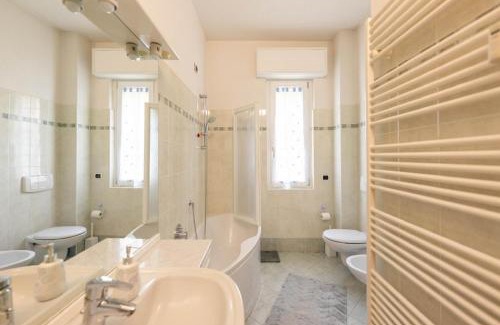 Olgiate Comasco House | Como-Swiss 15 min - Big Home with Parking - Terrace - Wifi