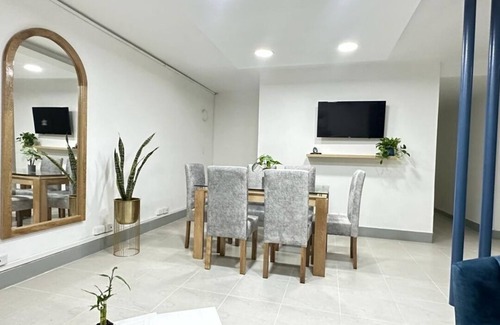 Laureles - Estadio House | Comoda Casa Cerca al Metro y al Estadio