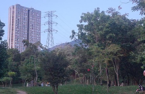 Villa Hermosa Apartment | Comodo apartamento en Medellín con una vista maravillosa de la ciudad