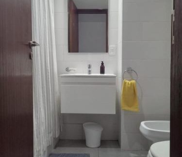 La Plata Apartment | Comodo Depto Zona Plaza Paso con opcion de cochera by Lofter