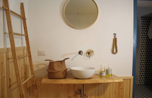 Castel Morrone Hotel | Comola Grande
