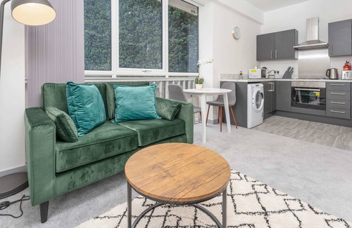 Brierley Hill Apartment | Compact 1 Bedroom Apartment in Dudley