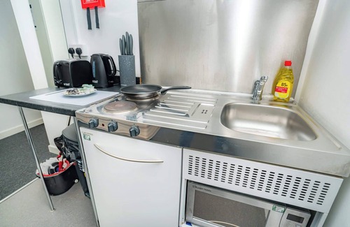 Coventry City Centre Apartment | Compact Central Coventry Budget Studio