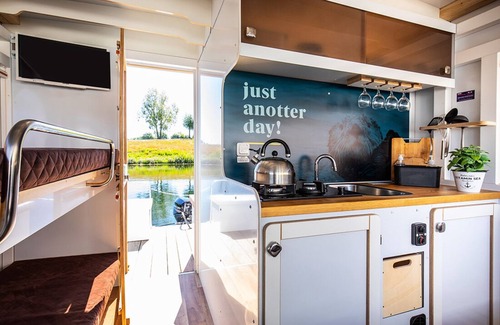 Ophoven Boat Rental | Compact Houseboat sailing and stationary for rent. No boating license required