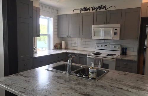 Katrine Cottage | Compass Lakeview Cottage with Doe Lake scenery