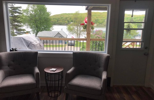 Katrine Cottage | Compass Lakeview Cottage with Doe Lake scenery