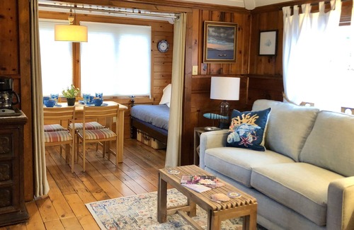Dennis Cottage | Compass Rose Cottage ★ Steps to Flax Pond & Nature Trails ★ Kayaks
