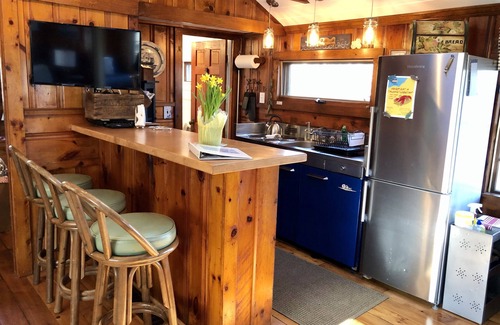 Dennis Cottage | Compass Rose Cottage ★ Steps to Flax Pond & Nature Trails ★ Kayaks
