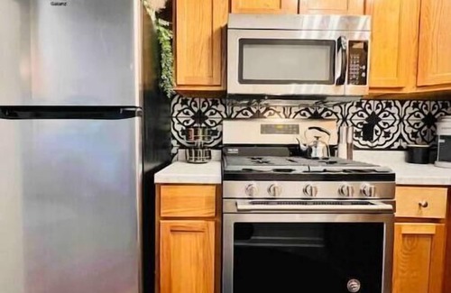 Sierra Village House | Compass WEST! A Boho Bungalow Fast Wi-Fi A/C