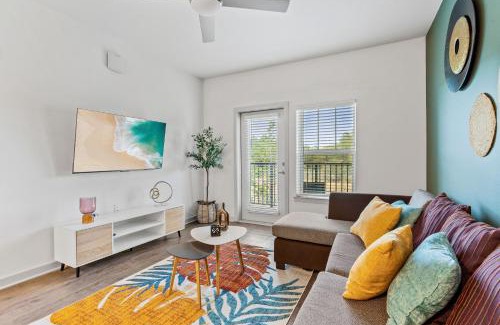 Bay Lake Apartment | Complete Apartment ,10 Min to Parks Pets Allowed, Resort-Style Amenities