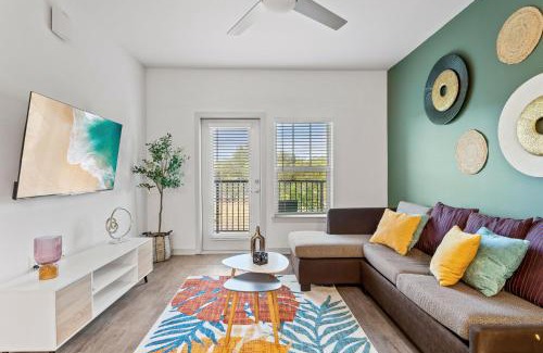 Bay Lake Apartment | Complete Apartment ,10 Min to Parks Pets Allowed, Resort-Style Amenities