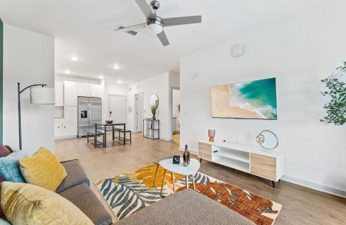 Bay Lake Apartment | Complete Apartment ,10 Min to Parks Pets Allowed, Resort-Style Amenities