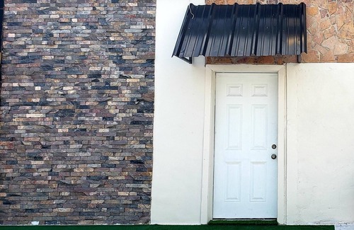 Western Division Apartment | Complete complex perfect for family and friends