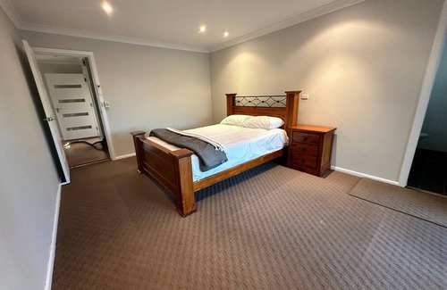 Kenthurst Other | Complete Family House 3.5km from Town Center.