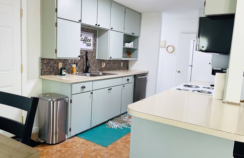 Jacksonville House | Complete Home 2.2 miles away from AIR FORCE!