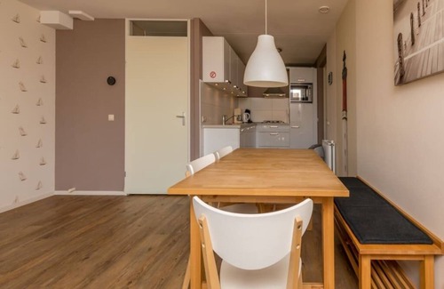 Oude-Tonge House | Complete, popular island house with steam shower. There is a lockable fence between the garden and t