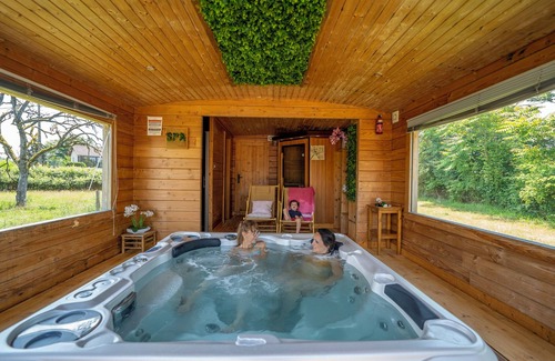 Chassenard Cabin | Complete privatization of the village toue des demoiselles