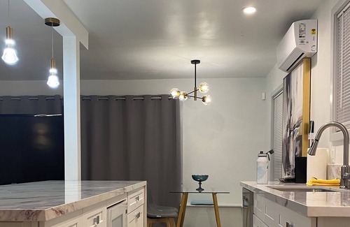 Los Angeles House | Complete remodeled 2 bedroom + 2 bathroom house with modern decor in LA