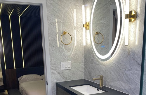 Los Angeles House | Complete remodeled 2 bedroom + 2 bathroom house with modern decor in LA