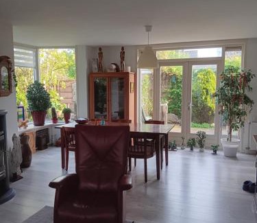 Gouda Apartment | complete woning met zonnige achtertuin