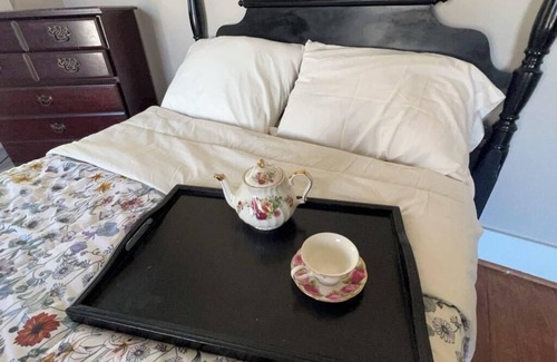 Selma Apartment | Complete your historical tour of Selma by living in an 1862 antebellum home.