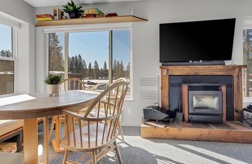Bear Valley Condo | Completely remodeled - luxury furnishings and amazing natural light (Tamarack Condo 10) by RedAwning