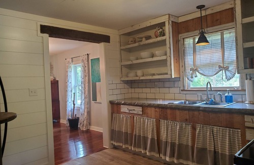 Hot Springs House | Completely remodeled 1940's farmhouse with Gorgeous pond views!