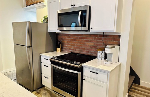 West End Apartment | Completely remodeled 2 bedroom apartment in Portland's West End