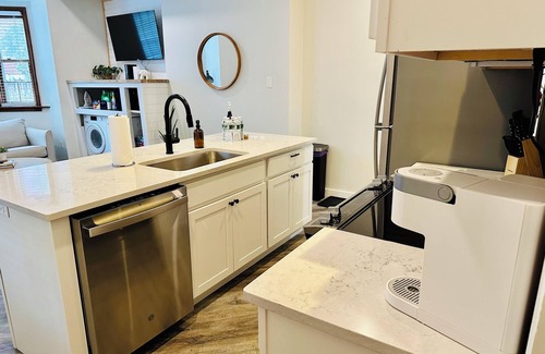 West End Apartment | Completely remodeled 2 bedroom apartment in Portland's West End