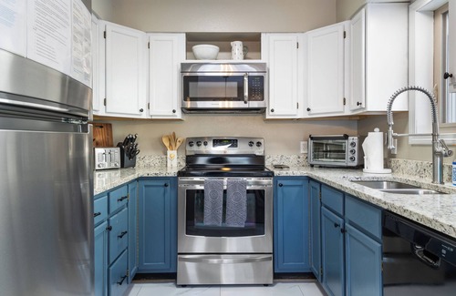 Ouray House | Completely Remodeled Townhome | On Uncompahgre River! | Walk to Town