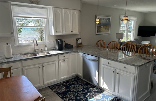 North East House | Completely Remodeled Lake House w 3 bedrooms 2 bath, deck & amazing beach view