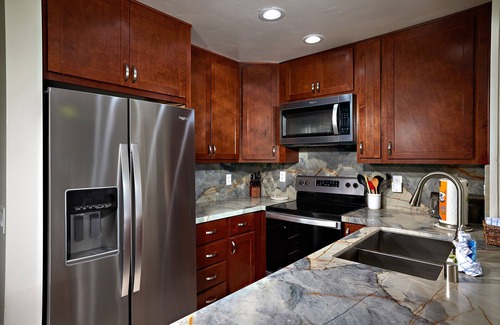 Townsite Condo | Completely Remodeled 2 Bedroom with 2 Cal King Suites! 1040 Sq Ft