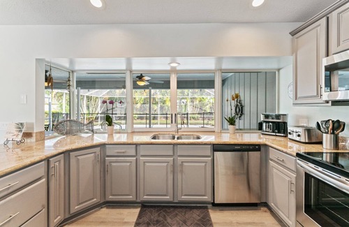 Port Saint Lucie House | Completely renovated! Private 3/2/2 heated pool home in Port St Lucie FL!