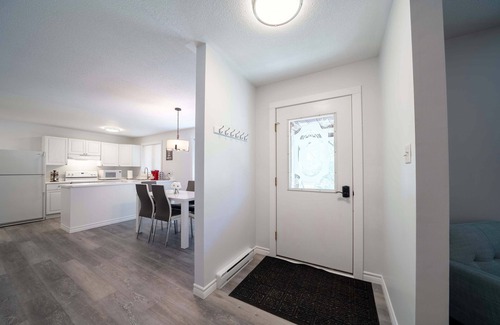 Parry Sound House | Completely renovated home in Parry Sound,with full Kitchen, laundry & Gazebo!