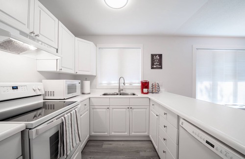 Parry Sound House | Completely renovated home in Parry Sound,with full Kitchen, laundry & Gazebo!