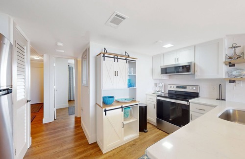 Gulf Shores Condo | Completely renovated gulf view condo with pool, hot tub, tennis, and pickleball