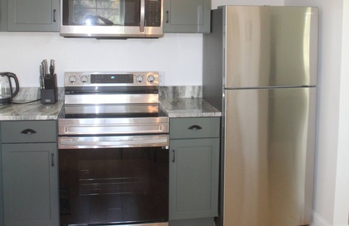 Bedford House | Completely renovated 2 bedroom farm cottage in Bedford Va.