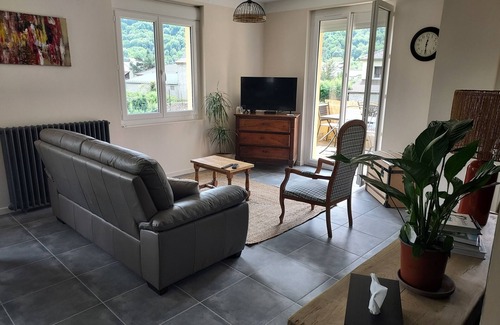 Auzat Villa | Completely renovated 3-bedroom detached house built in 1951, with large garden.