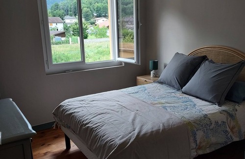 Auzat Villa | Completely renovated 3-bedroom detached house built in 1951, with large garden.