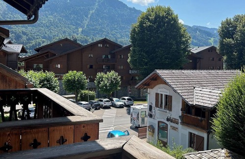 Samoens Apartment | Completely renovated 3* apartment 128m2 in the center of Samoëns 4 bedrooms for 11 people